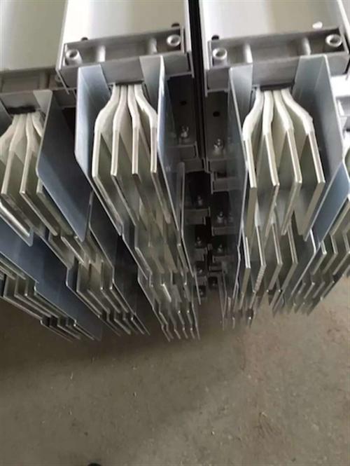 封闭型午夜成人网址提高载流量减轻电动力
